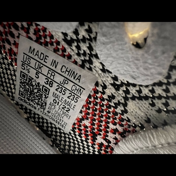 SOLD YEEZY BOOST 350 V2 ADULTS White - Picture 2 of 2